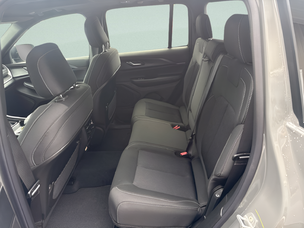 2027 Jeep Grand Cherokee GRAND CHEROKEE LAREDO X 4X4