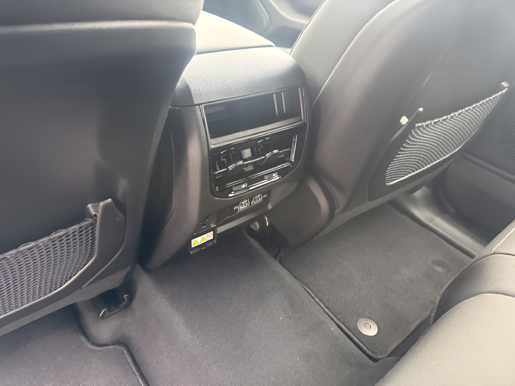 2027 Jeep Grand Cherokee GRAND CHEROKEE LAREDO X 4X4