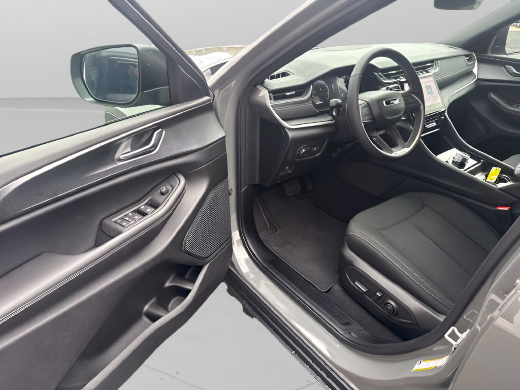2027 Jeep Grand Cherokee GRAND CHEROKEE LAREDO X 4X4