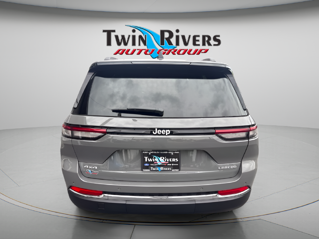 2027 Jeep Grand Cherokee GRAND CHEROKEE LAREDO X 4X4