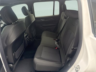 2027 Jeep Grand Cherokee GRAND CHEROKEE LAREDO X 4X4