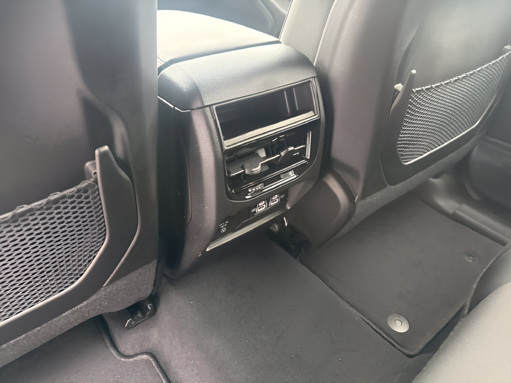 2027 Jeep Grand Cherokee GRAND CHEROKEE LAREDO X 4X4