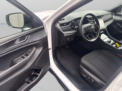 2027 Jeep Grand Cherokee GRAND CHEROKEE LAREDO X 4X4