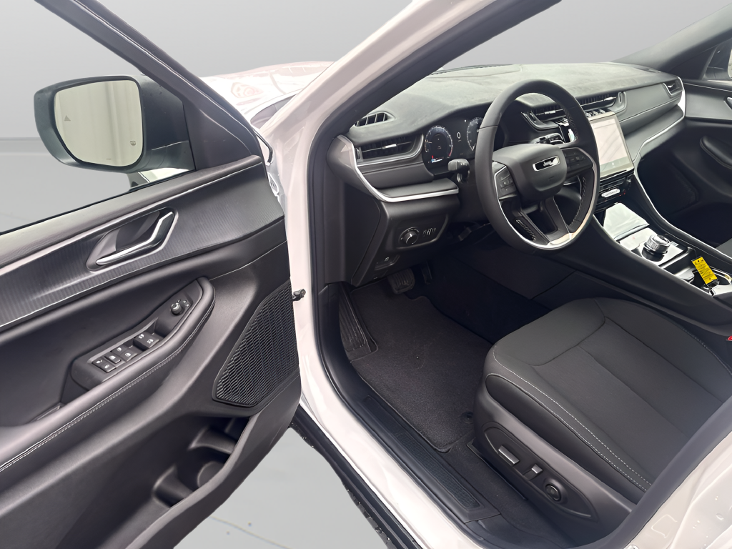 2027 Jeep Grand Cherokee GRAND CHEROKEE LAREDO X 4X4