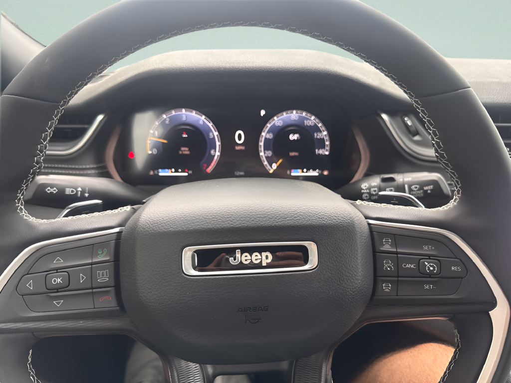 2027 Jeep Grand Cherokee GRAND CHEROKEE LAREDO X 4X4