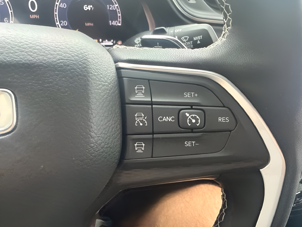 2027 Jeep Grand Cherokee GRAND CHEROKEE LAREDO X 4X4