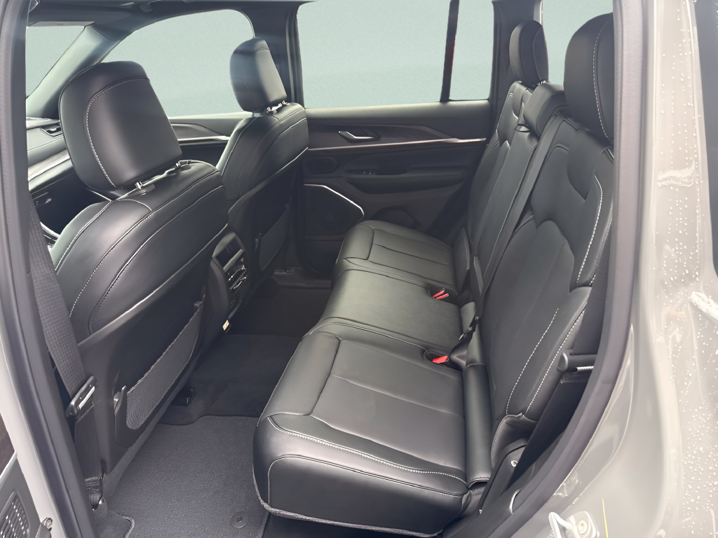 2027 Jeep Grand Cherokee Limited Reserve