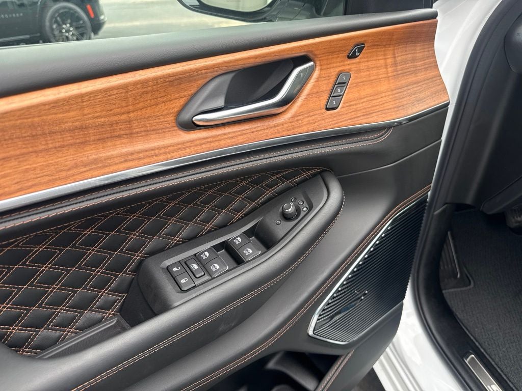 2026 Jeep Grand Cherokee GRAND CHEROKEE SUMMIT 4X4