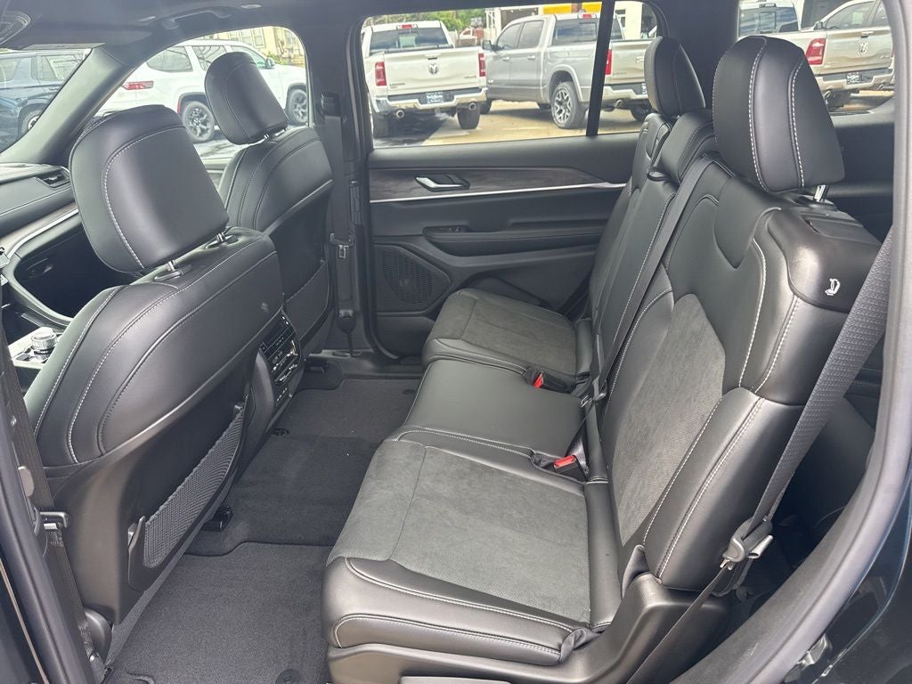 2026 Jeep Grand Cherokee GRAND CHEROKEE L LAREDO ALTITUDE 4X4