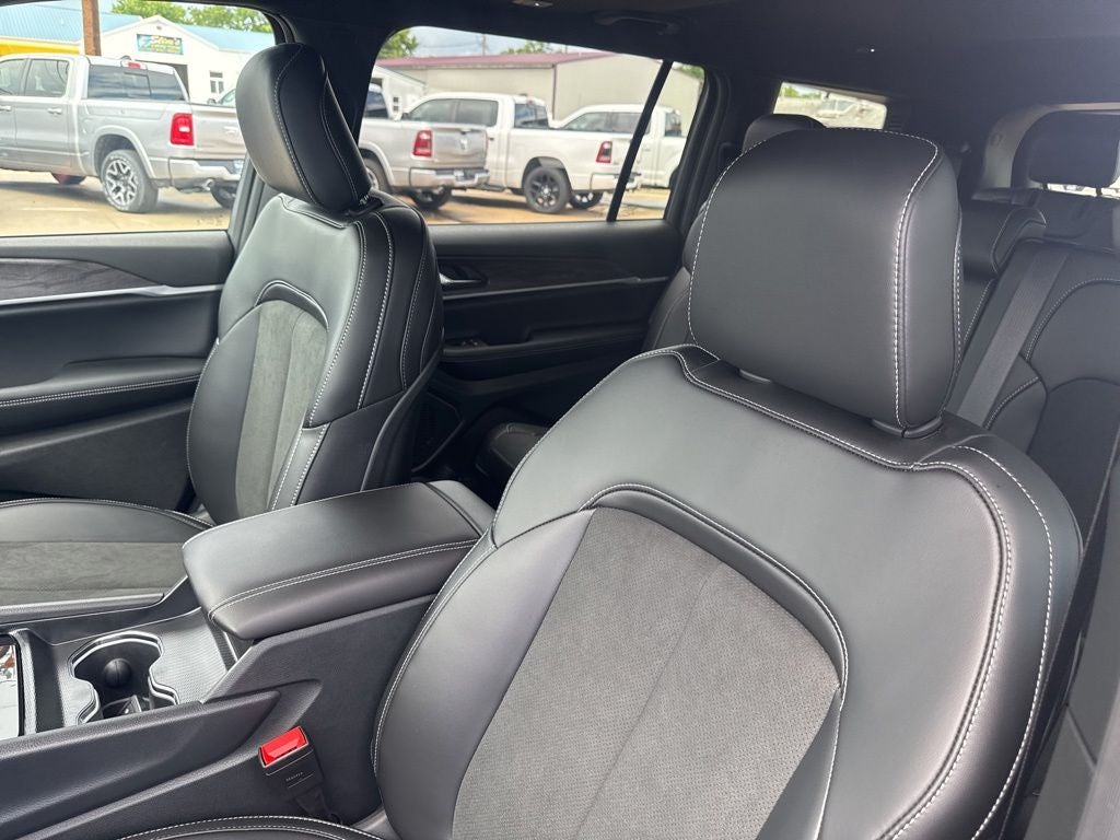 2026 Jeep Grand Cherokee GRAND CHEROKEE L LAREDO ALTITUDE 4X4