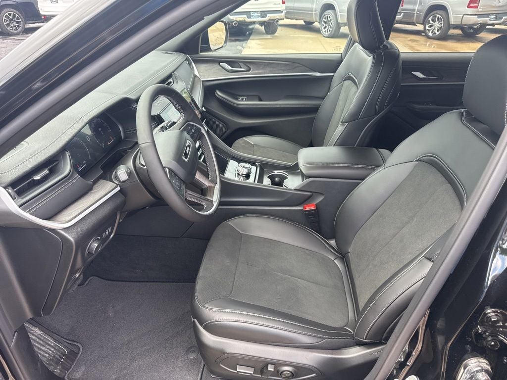 2026 Jeep Grand Cherokee GRAND CHEROKEE L LAREDO ALTITUDE 4X4