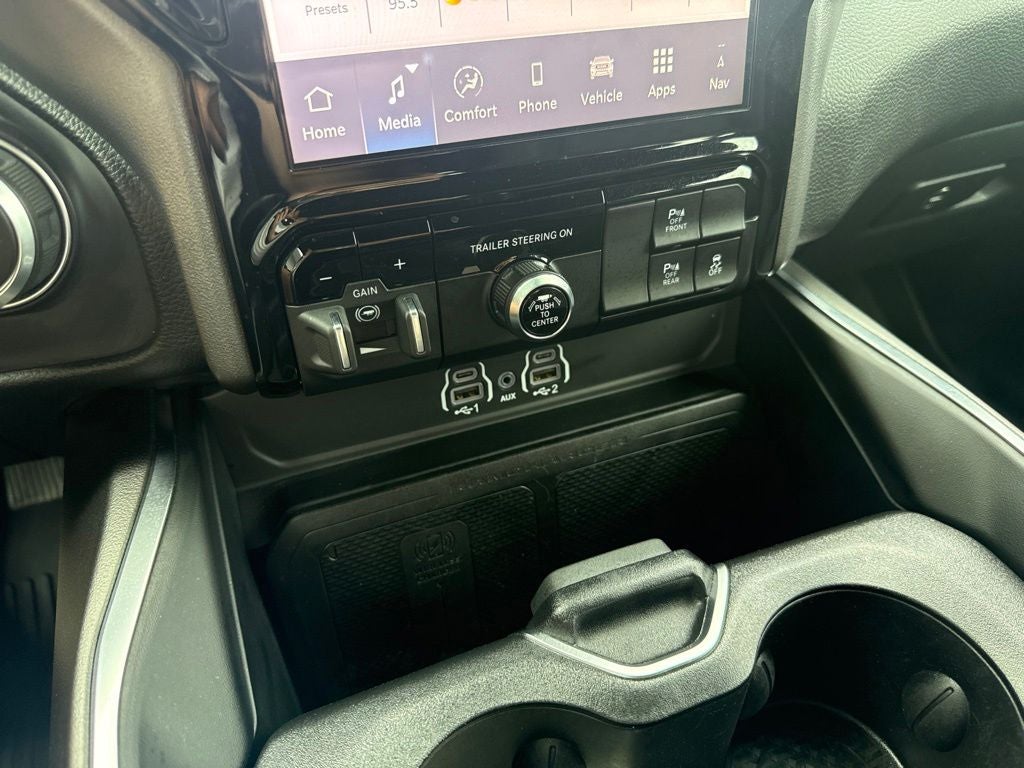 2025 RAM 1500 Big Horn Crew Cab 4x4 5'7' Box