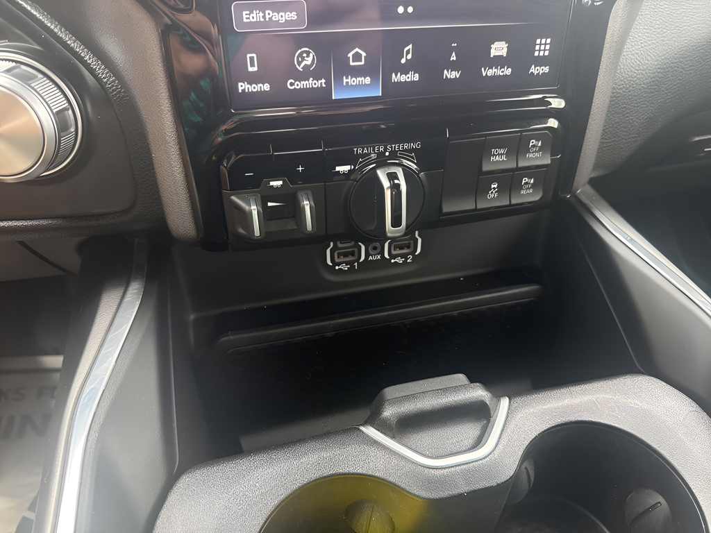 2023 RAM 1500 Laramie Crew Cab 4x4 5'7' Box