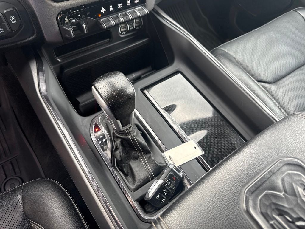 2022 RAM 1500 Laramie Crew Cab 4x4 5'7' Box