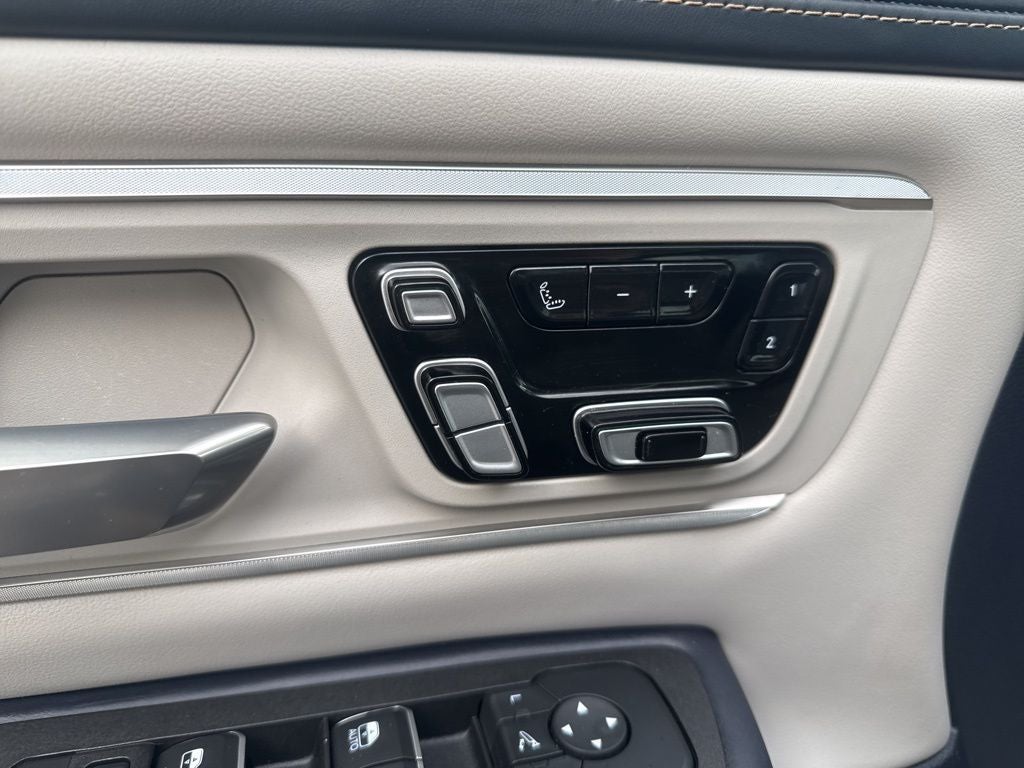 2025 RAM 1500 Tungsten Crew Cab 4x4 5'7' Box