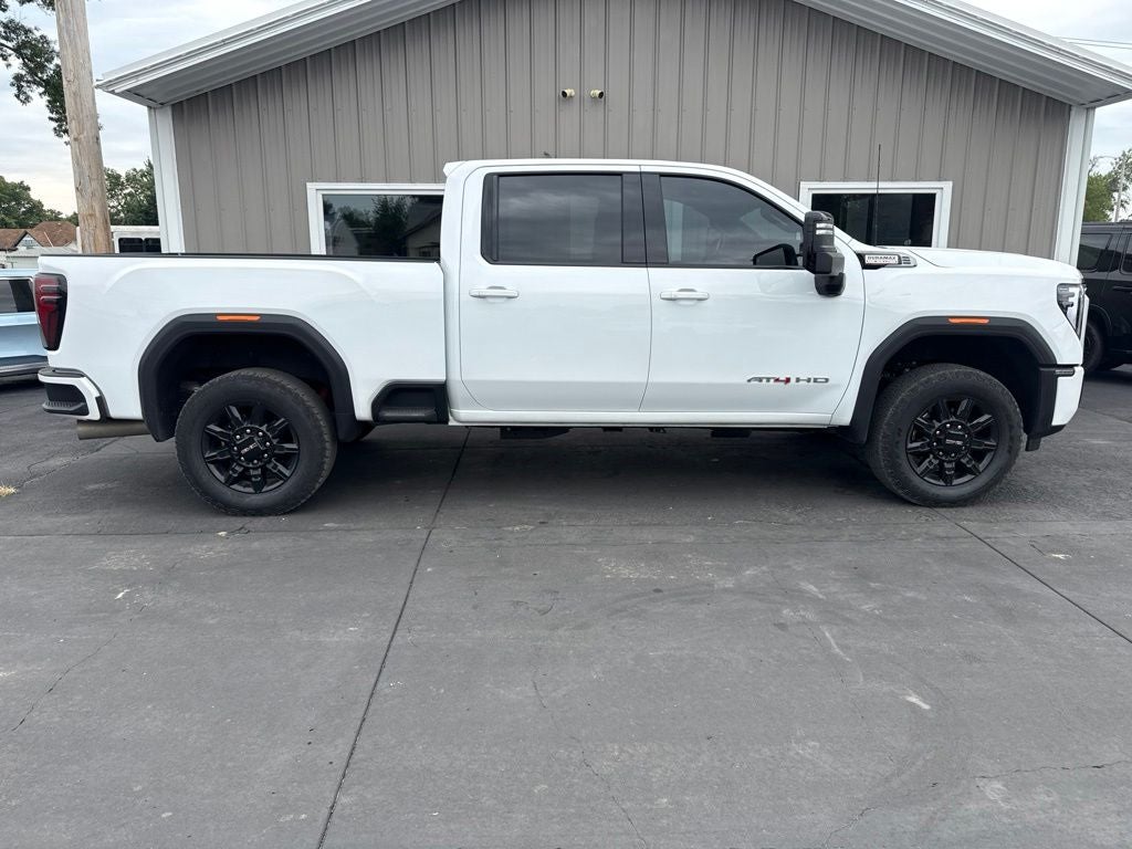 2025 GMC Sierra 2500HD 4WD Crew Cab Standard Bed AT4