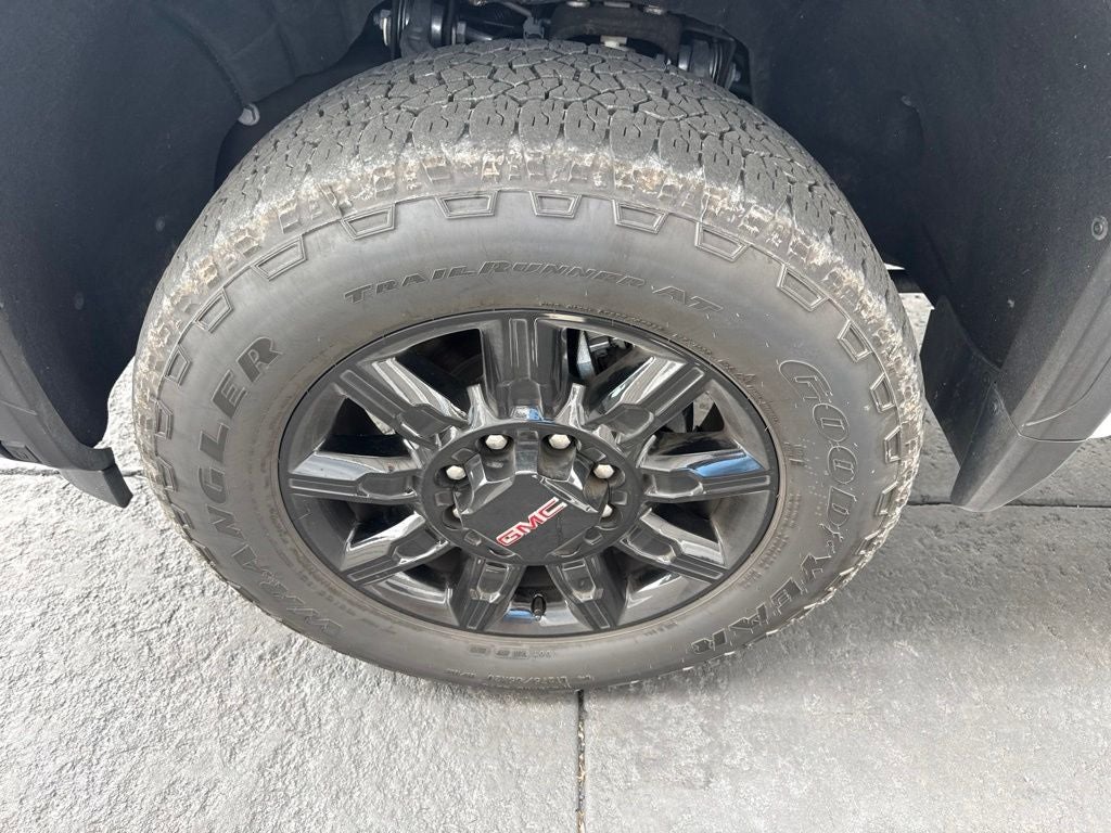 2025 GMC Sierra 2500HD 4WD Crew Cab Standard Bed AT4