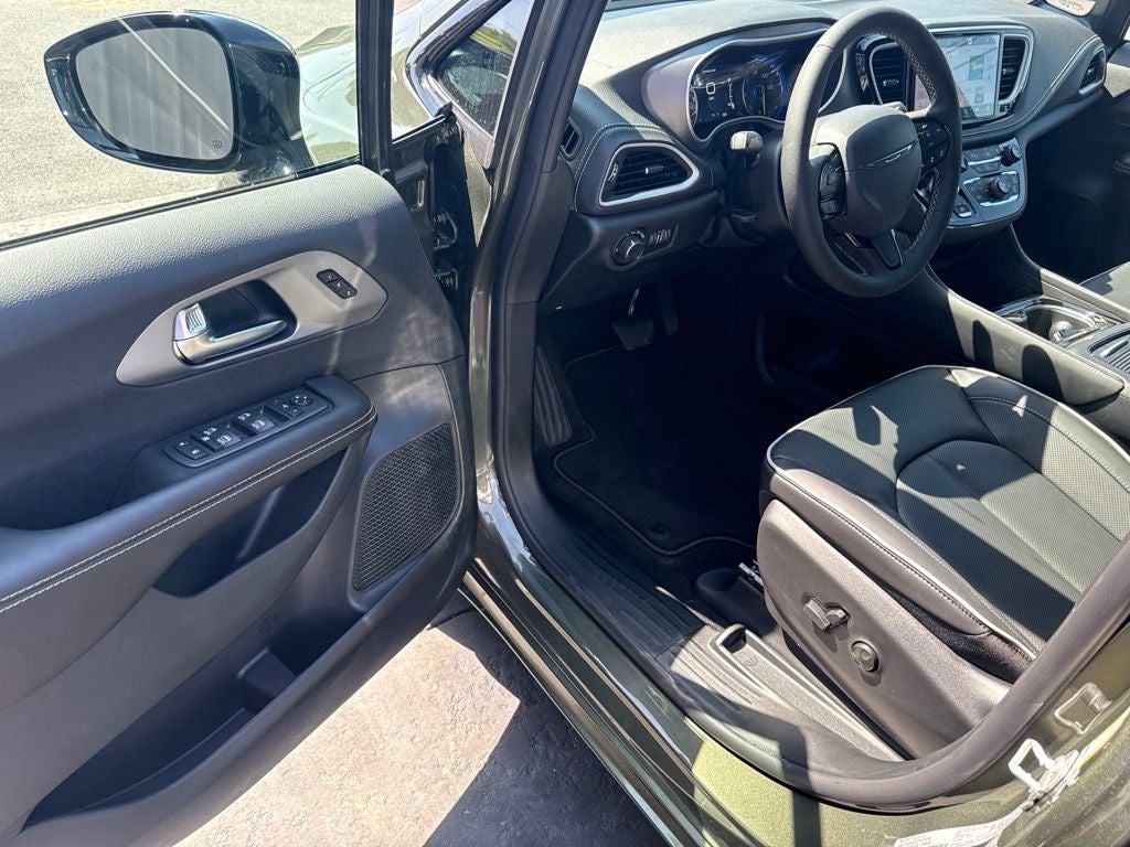 2027 Chrysler Pacifica PACIFICA LIMITED AWD
