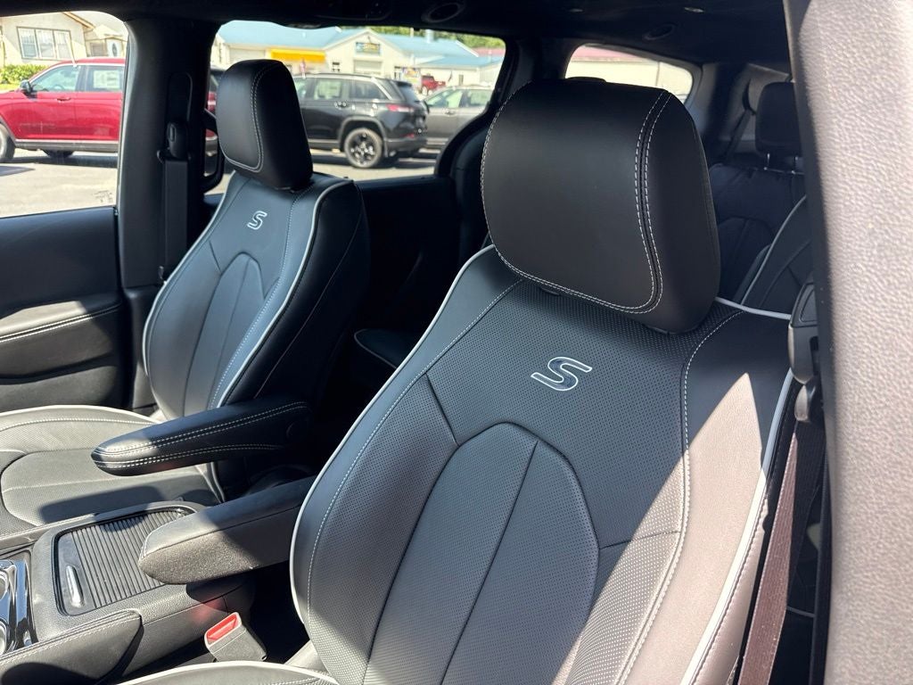 2027 Chrysler Pacifica PACIFICA LIMITED AWD