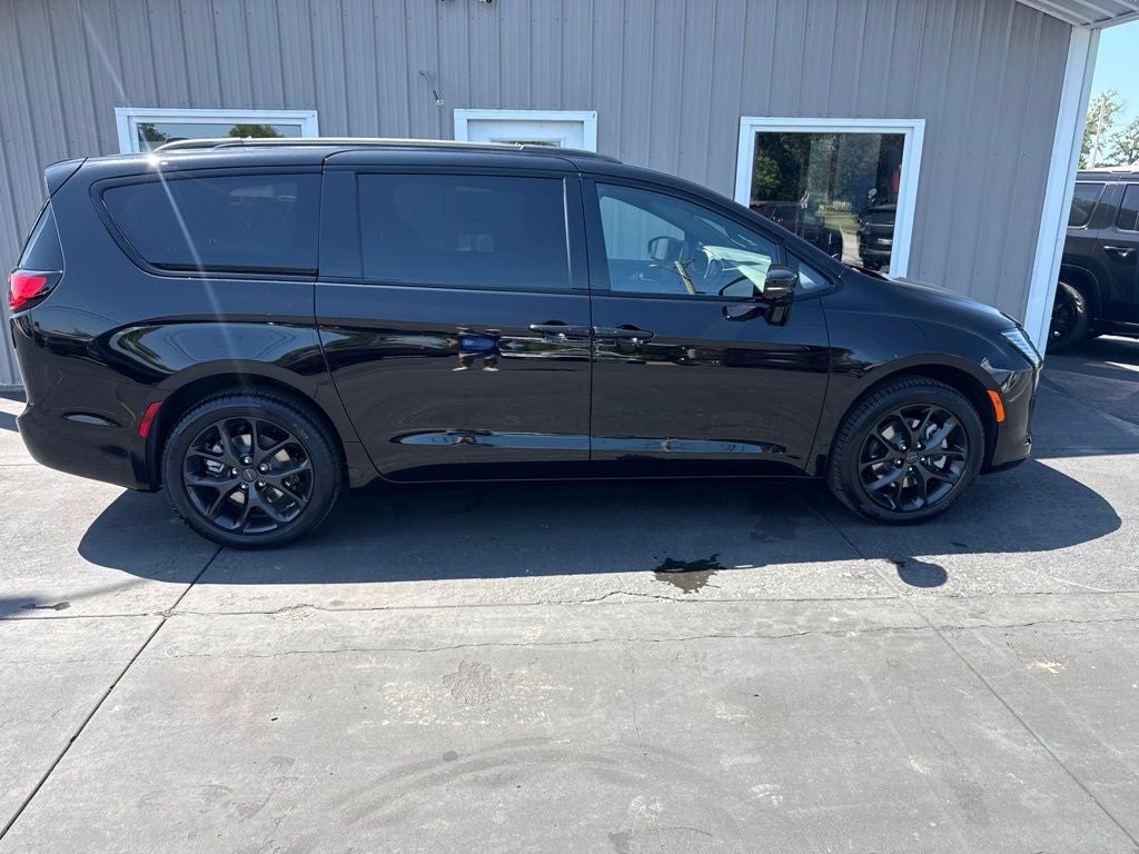 2027 Chrysler Pacifica PACIFICA LIMITED AWD