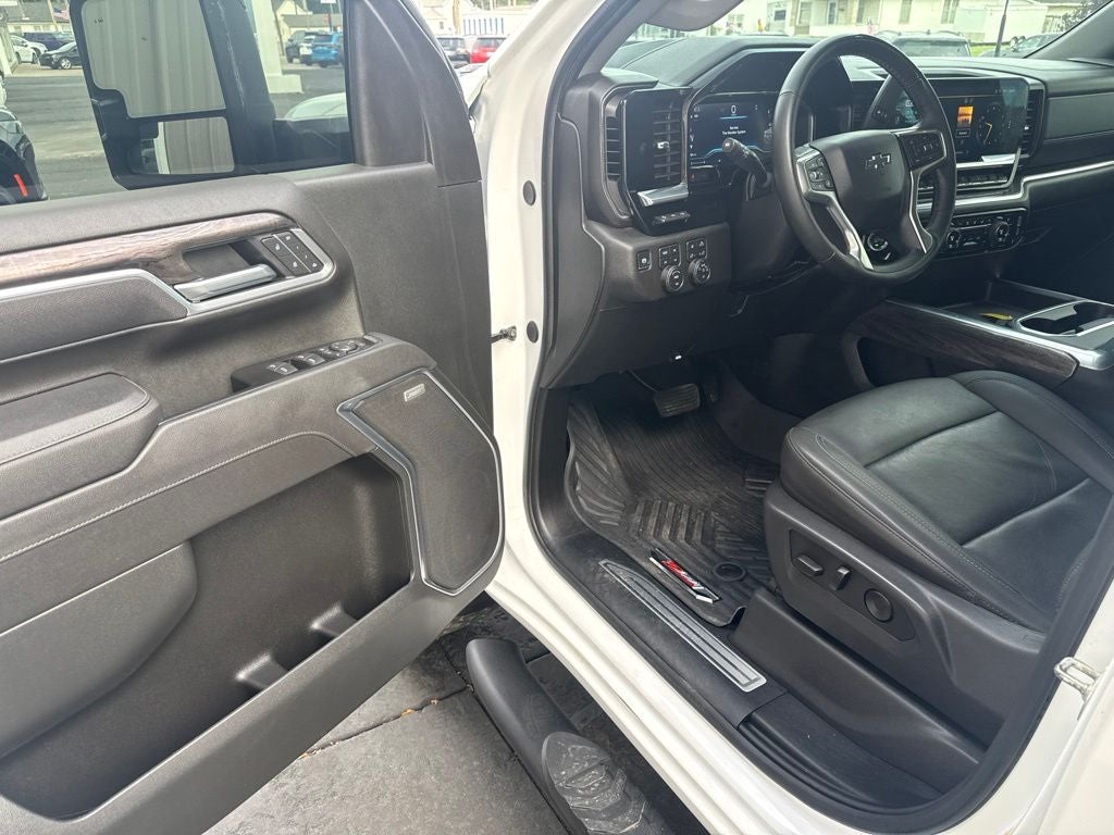 2025 Chevrolet Silverado 2500HD 4WD Crew Cab Standard Bed LTZ