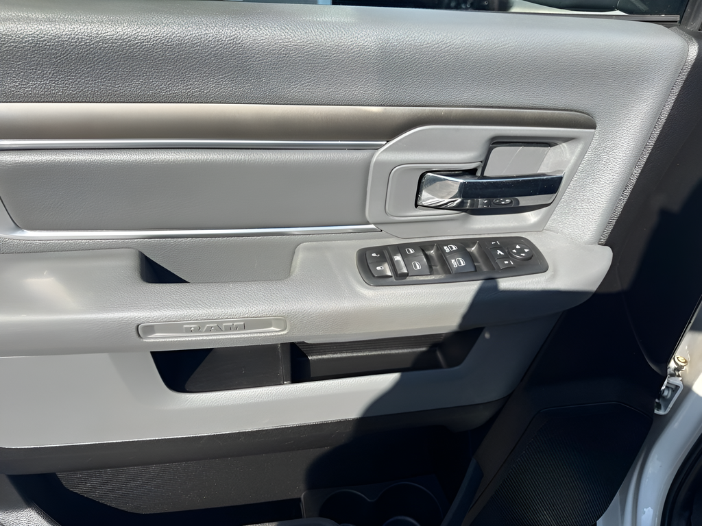 2017 RAM 1500 Big Horn Crew Cab 4x4 5'7' Box