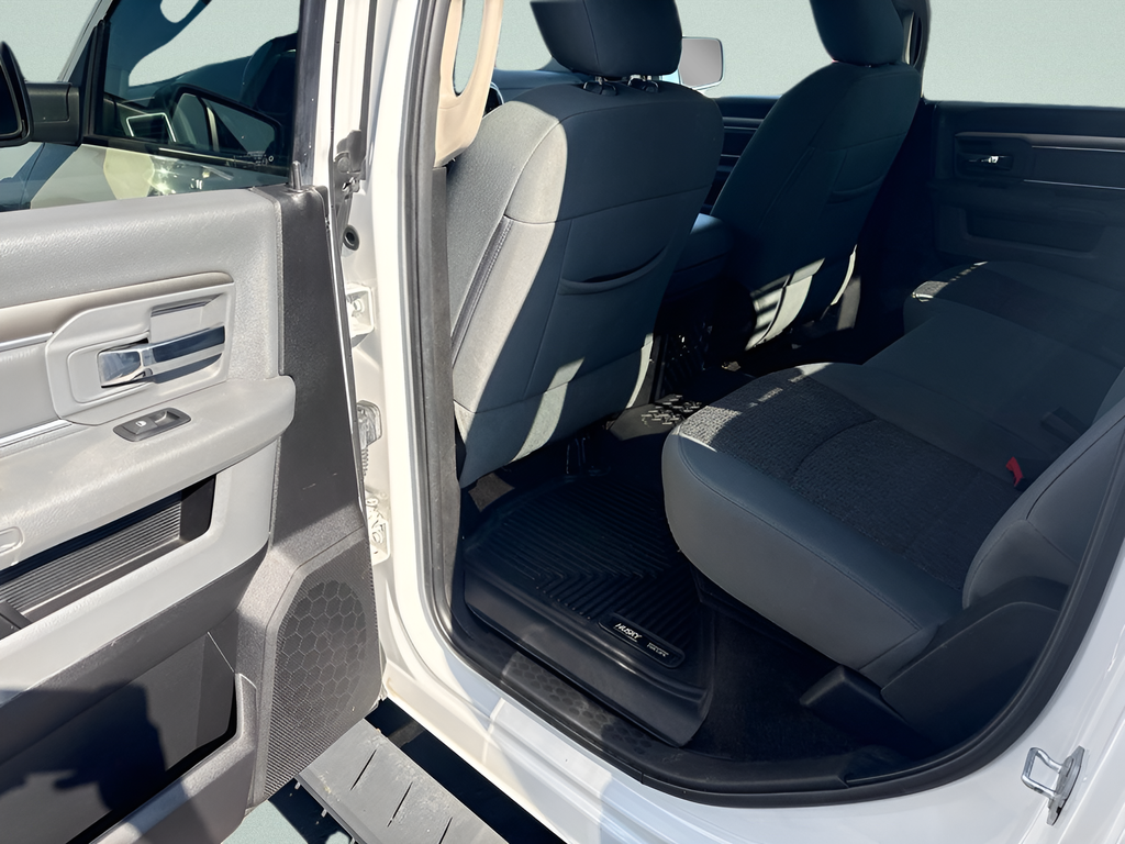2017 RAM 1500 Big Horn Crew Cab 4x4 5'7' Box
