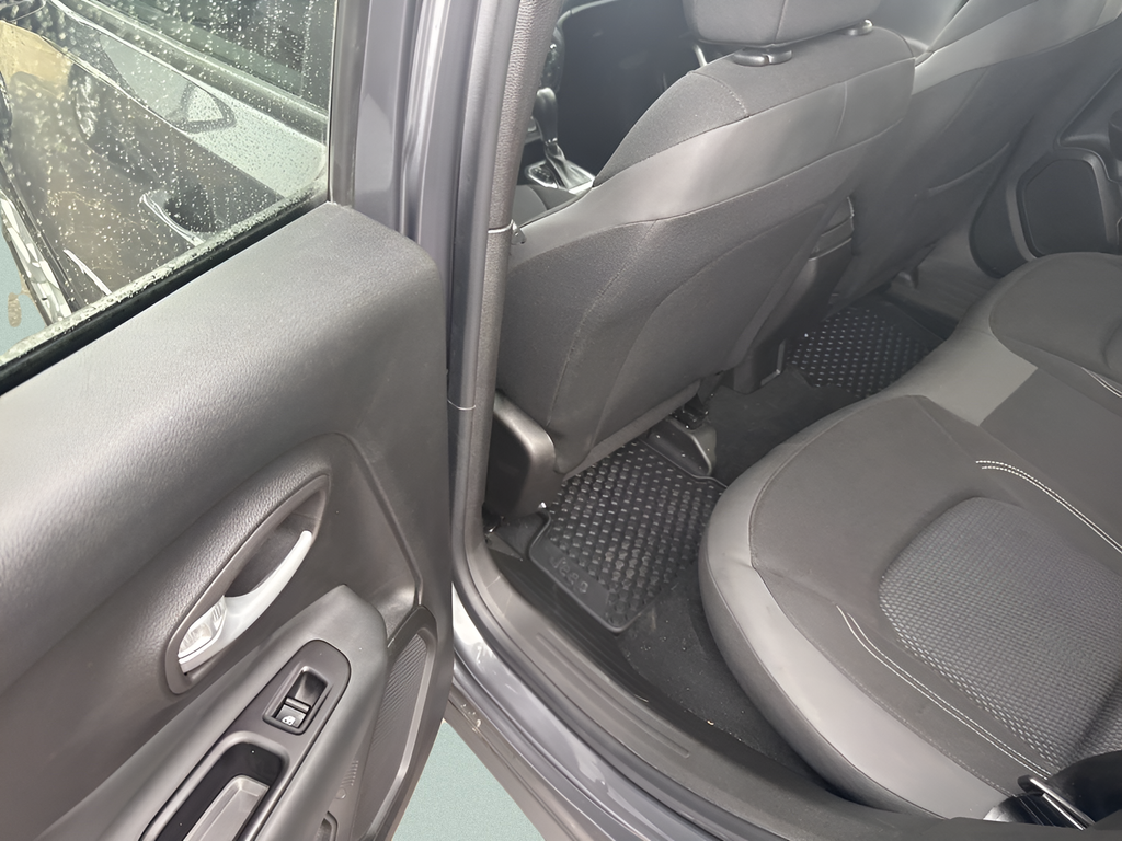 2023 Jeep Renegade Latitude - Photo 10